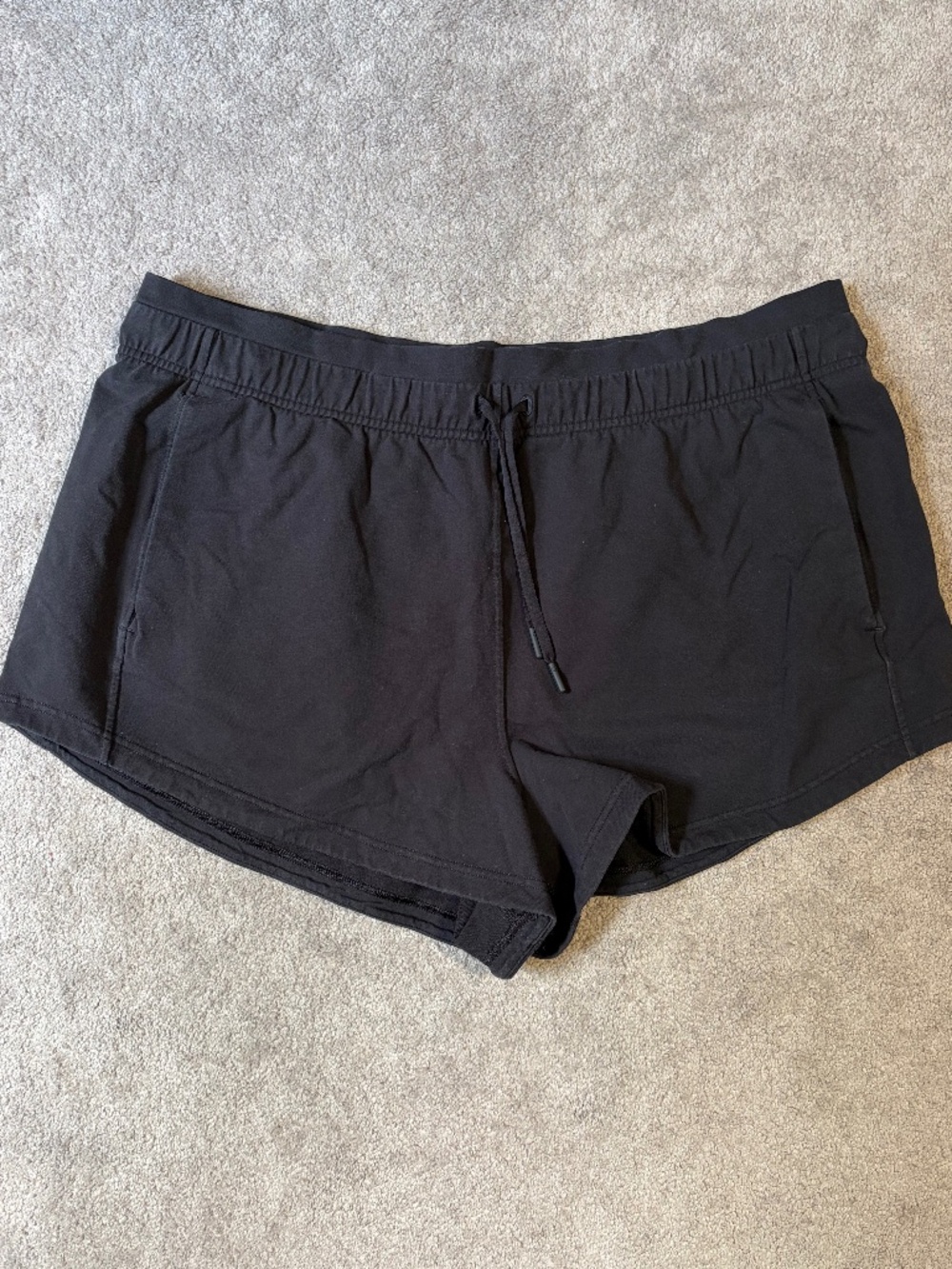Lululemon inner glow shorts